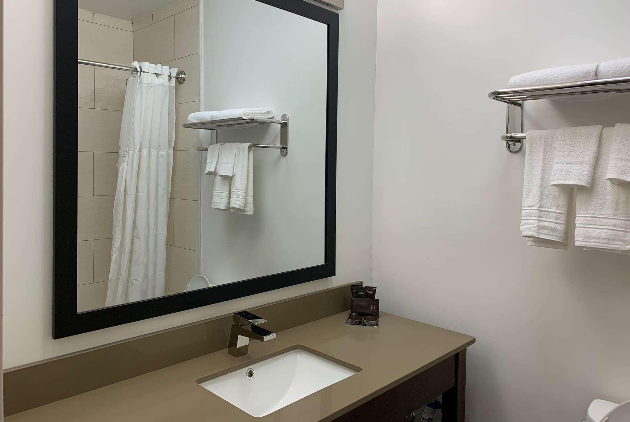 Wingate By Wyndham Jfk Airport, Far Rockaway Ny Hotel New York Eksteriør billede