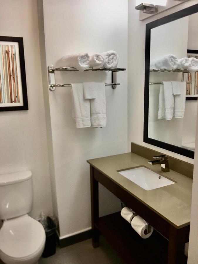 Wingate By Wyndham Jfk Airport, Far Rockaway Ny Hotel New York Eksteriør billede
